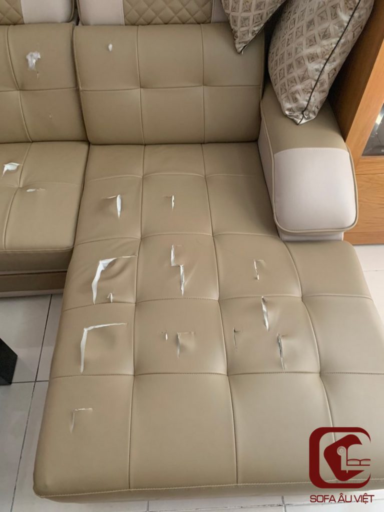 Ghế sofa băng giả da trước khi bọc lại của khách hàng